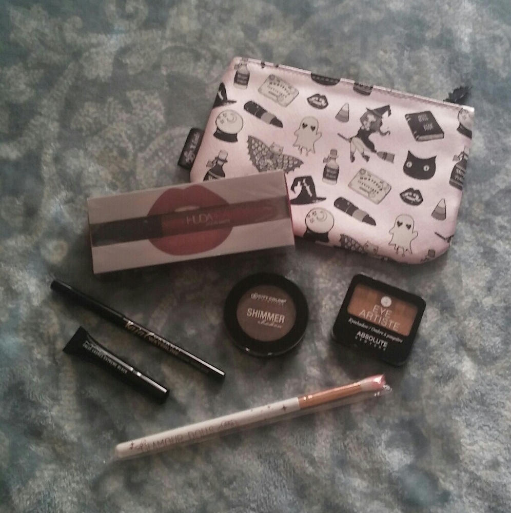 SOLD - DO NOT BUY - HUDA  - Mac - Make -Bundle
